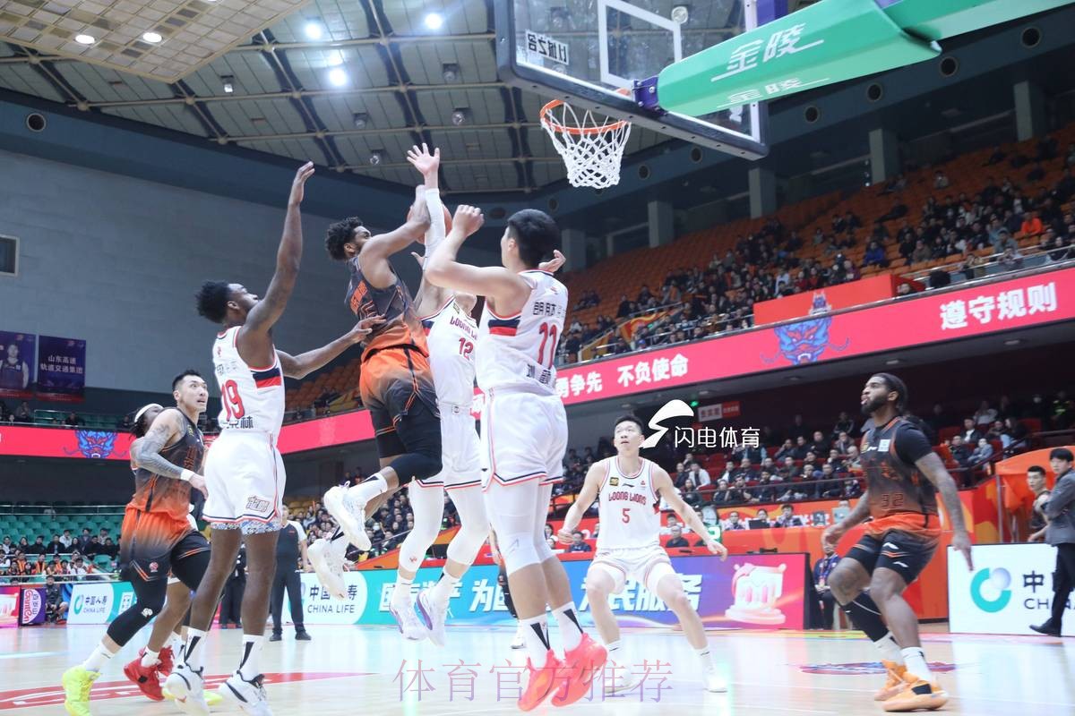 山东男篮总结比赛:球队用六连胜回馈现场万千球迷热情支持 山东男篮总结比赛:球队用六连胜回馈现场万千球迷热情支持